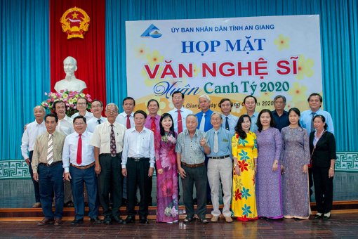 Họp mặt văn nghệ sĩ  Xuân Canh Tý 2020