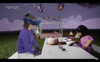 Rưng rưng xem công nghệ VR giúp bà mẹ Hàn Quốc đoàn tụ với con gái đã mất 2 năm
