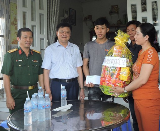 Thanh niên quận Cái Răng sẵn sàng lên đường nhập ngũ