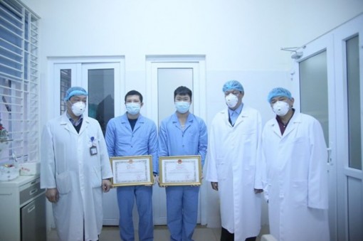 Trao bằng khen cho các tập thể và cá nhân phòng chống dịch nCoV