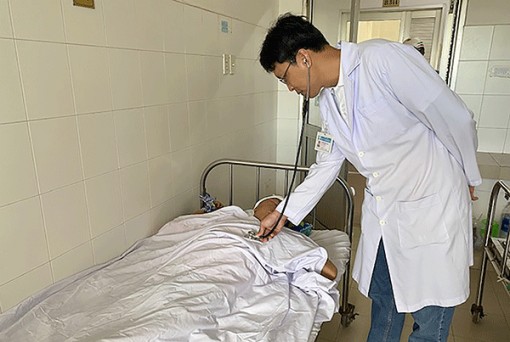 Cần Thơ: Cứu sống bệnh nhân bẻ muỗng, tự đâm vào mắt xuyên sọ