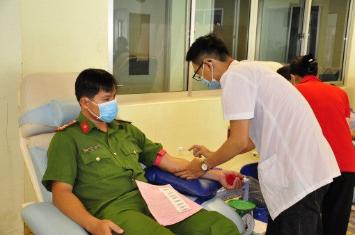 Công an TP Cần Thơ hiến máu khẩn cấp bổ sung nguồn máu dự trữ