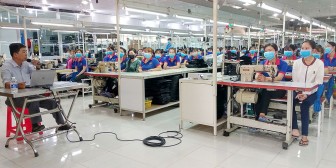 Hơn 300 cán bộ, công nhân lao động huyện Phú Tân được truyền thông về dịch bệnh Covid-19