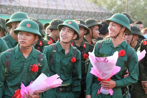 Thanh niên Cần Thơ hăng hái tòng quân