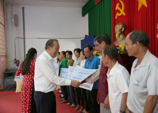Phó Thủ tướng thường trực Trương Hòa Bình tặng 30 nhà tình nghĩa cho gia đình chính sách tỉnh Vĩnh Long