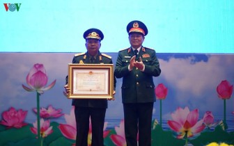 Trao tặng huân chương Nhà nước cho lãnh đạo quân đội Việt-Lào