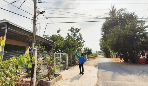 Điện “xanh” về phum, sóc