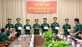 Bộ Chỉ huy Quân sự tỉnh công bố và trao quyết định của Tư lệnh Quân khu 9 về việc điều động, bổ nhiệm cán bộ