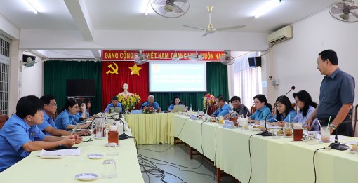 Liên đoàn Lao động tỉnh An Giang làm việc với các khối thi đua