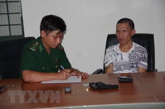 Tây Ninh: Bắt hai đối tượng vượt biên và tàng trữ vũ khí trái phép