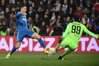 Ronaldo ghi bàn, Juventus củng cố ngôi đầu Serie A