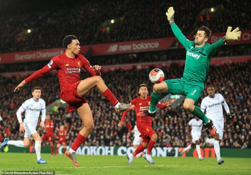 Liverpool thắng kịch tính West Ham sau màn rượt đuổi tỷ số ở Anfield