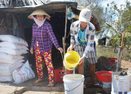 Người dân ven biển huyện Hòa Bình: Mỏi mòn chờ nước sạch