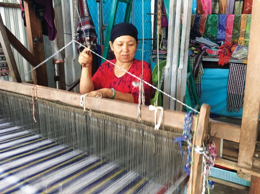 Đồng bào dân tộc thiểu số Chăm chung tay phát triển quê hương