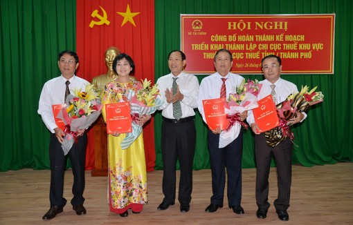 Cục Thuế tỉnh: Công bố quyết định hợp nhất Chi cục Thuế khu vực Châu Thành -  Thoại Sơn