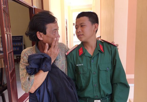 “Cố gắng lên, con ơi!”