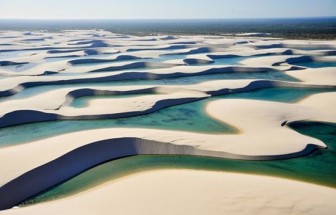Kì lạ sa mạc có nhiều hồ nước nhất thế giới