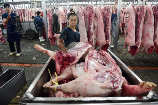 Giá heo hơi hôm nay 28-2: Nghịch lý lợn hơi giảm, chợ vẫn bán giá cao