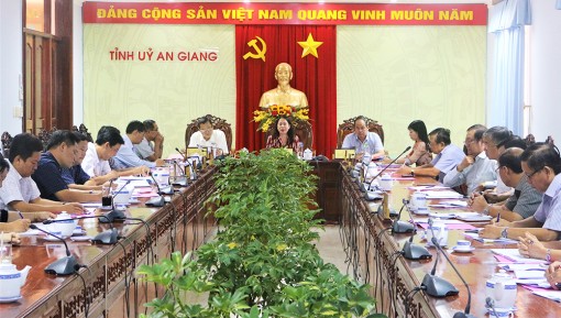 Họp Tổ soạn thảo nội dung văn kiện Đại hội về công tác xây dựng Đảng, vận động quần chúng