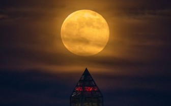 Bầu trời sắp xuất hiện "siêu trăng giun", "siêu trăng hồng" kèm nguyệt thực nửa tối