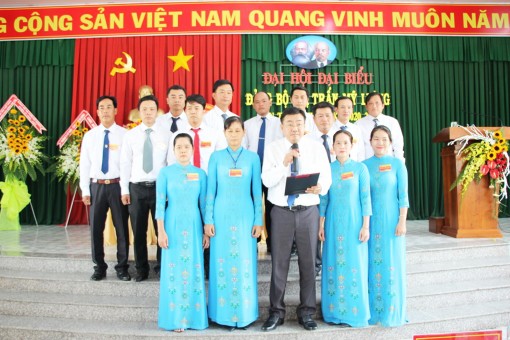 15 đồng chí tham gia Ban Chấp hành Đảng bộ TT. Mỹ Luông