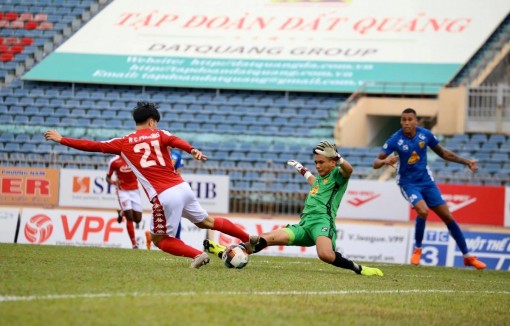 Công Phượng không ghi bàn, TP.HCM vẫn thắng đậm Quảng Nam