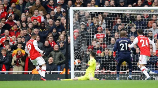 Thắng nhọc West Ham, Arsenal giành ba điểm nhờ VAR