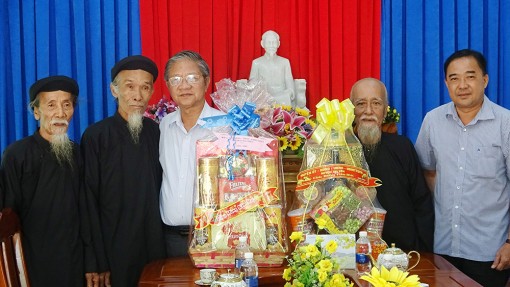 “Hành tứ ân, sống hiếu nghĩa”