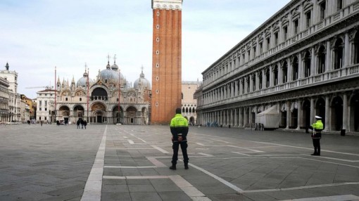 Italia phong tỏa toàn quốc vì Covid-19, Serie A bị hoãn