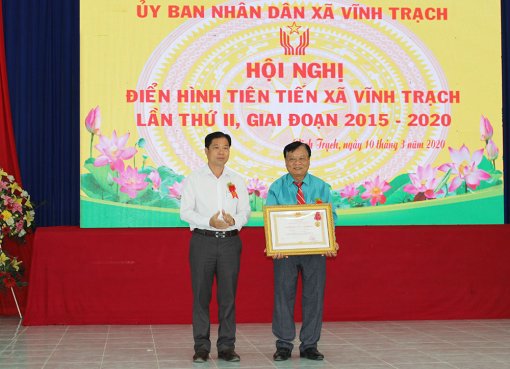 Xã Vĩnh Trạch đón nhận Huân chương Lao động hạng 3