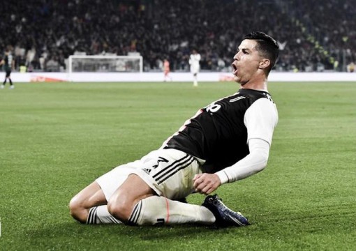 Ronaldo tự cách li vì tiếp xúc đồng đội bị nhiễm SARS-CoV-2