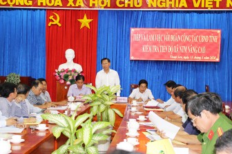 Phó Chủ tịch UBND tỉnh An Giang Trần Anh Thư kiểm tra tiến độ xây dựng xã nông thôn mới nâng cao ở Thoại Sơn