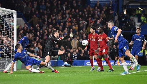 UEFA xem xét dời Euro 2020 sang tháng 12