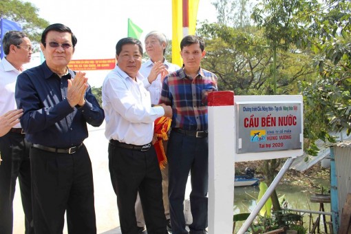 Doanh nghiệp đồng hành xây dựng cầu, đường nông thôn