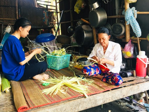Làm bánh Kà-tum nuôi con ăn học