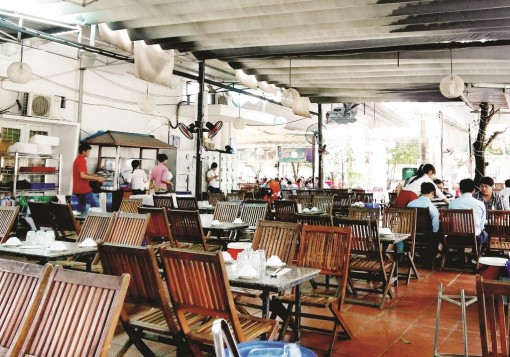 Hàng quán ế ẩm vì dịch bệnh Covid-19