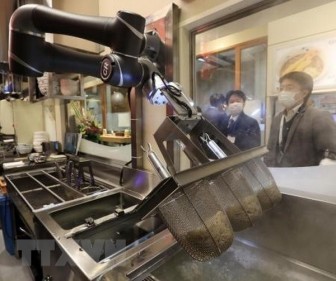 Nhật Bản thử nghiệm robot nấu mỳ soba tại nhà ga Tokyo