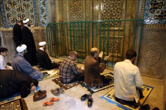 Iran đóng cửa các đền thờ Hồi giáo