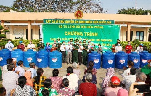 Cấp nước ngọt cho người dân biên giới biển vùng hạn mặn