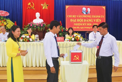 Tiến tới đại hội Đảng các cấp trong bối cảnh dịch Covid-19