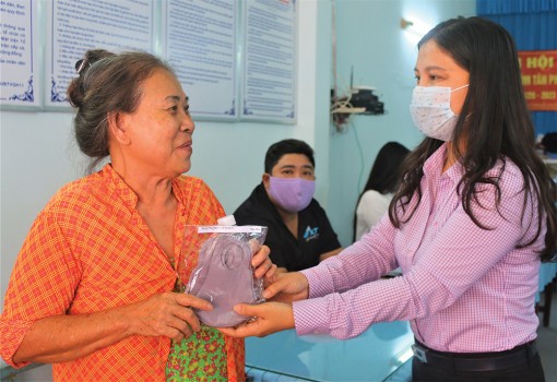 Những ngày đầu thực hiện đeo khẩu trang nơi công cộng