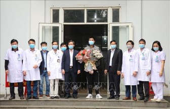 Bệnh nhân mắc COVID-19 số 18 được xuất viện ở Ninh Bình