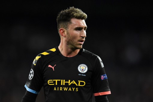 MU đàm phán Ruben Neves, Barca hỏi mua Laporte