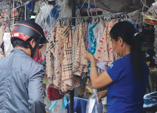 Xung quanh chiếc khẩu trang mùa dịch bệnh Covid-19