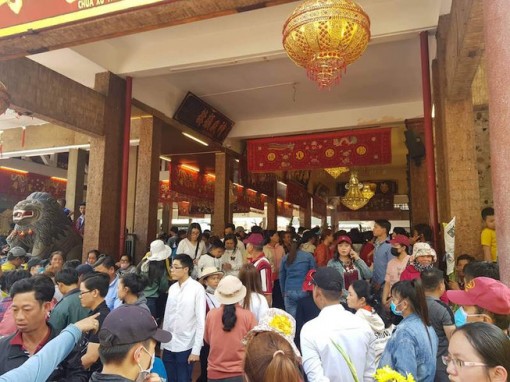 Nhiều nơi ở miền Tây đóng cửa các điểm dịch vụ công cộng