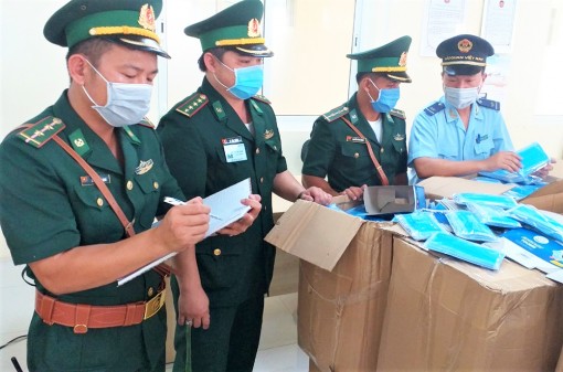 Hoàn tất chuyển giao gần 230.000 khẩu trang y tế phục vụ phòng, chống dịch Covid-19