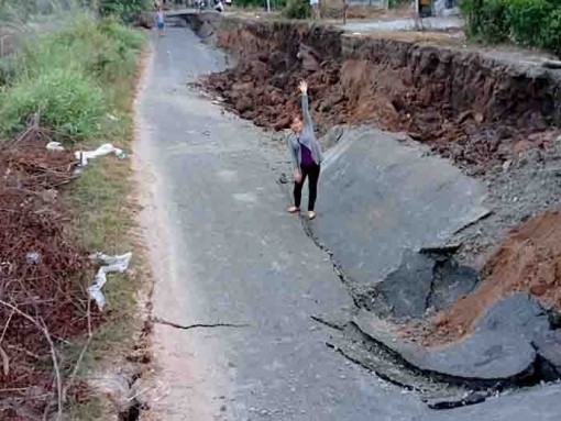 Cà Mau liên tiếp xảy ra 4 vụ sụp, lún đường
