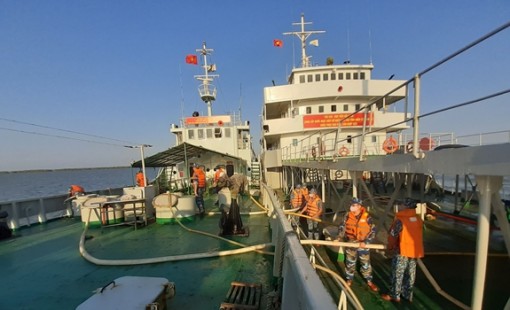 Vận chuyển nước cho người dân vùng hạn, mặn Đồng bằng sông Cửu Long