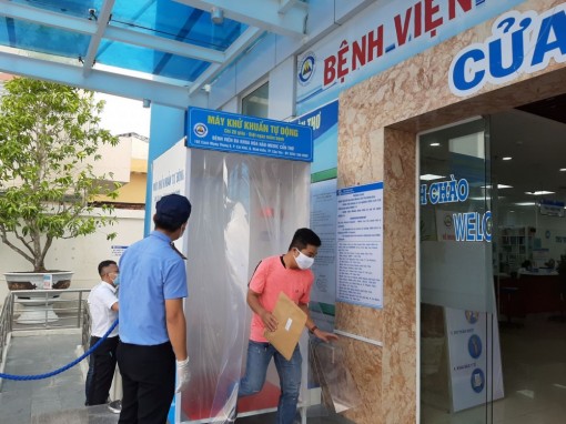 Bệnh viện đầu tiên ở Cần Thơ đưa vào hoạt động máy khử khuẩn tự động