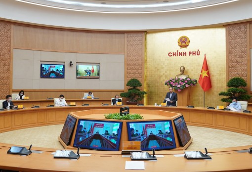Thủ tướng chỉ đạo chống dịch COVID-19 tại 5 thành phố lớn